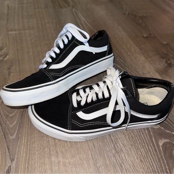Vans Shoes - Vans Unisex Old Skool Shoe